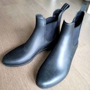 Rain boots Chelsea ankle Storm by Cougar size 9
